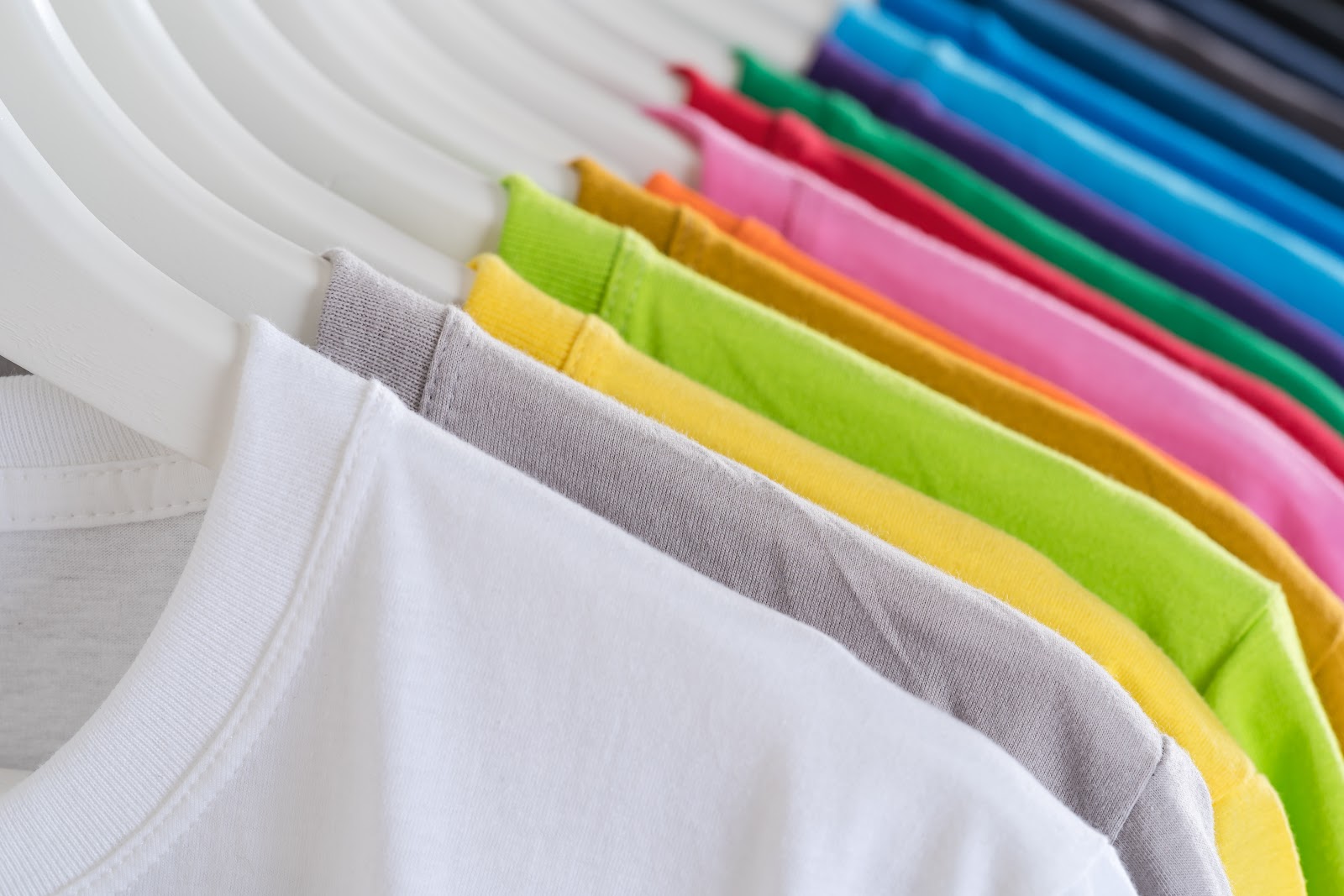 How to Choose Between Cotton and Polyester for Your Apparel Brand